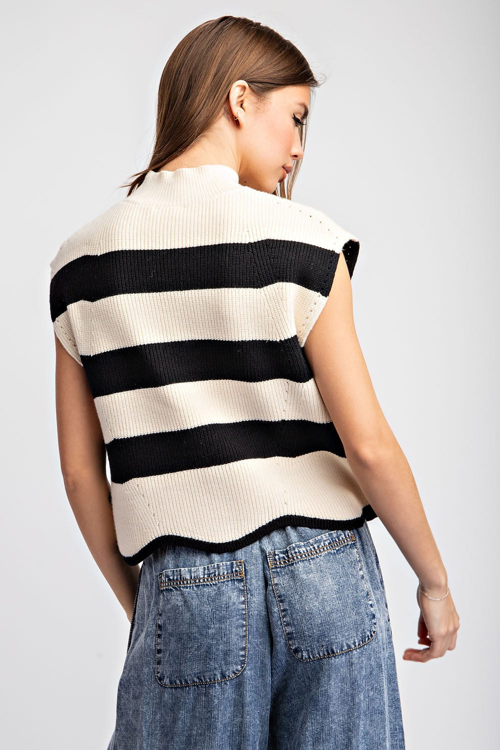 Bk Mock Neck Sleeveless Sweater
